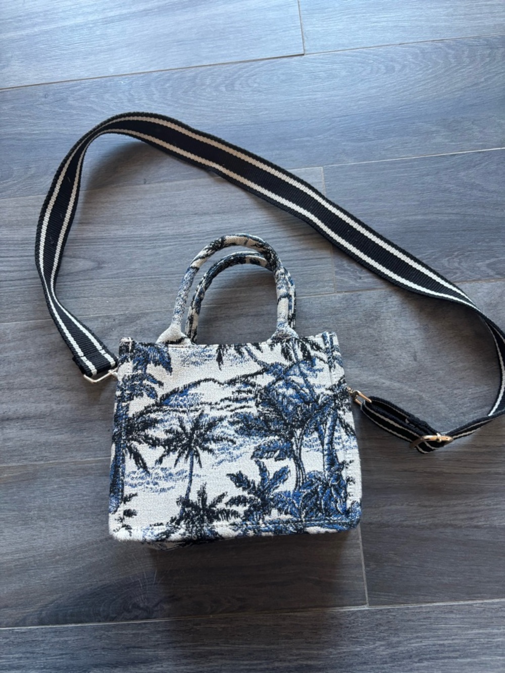 H&M Blue and White Palm-Print Crossbody Tote